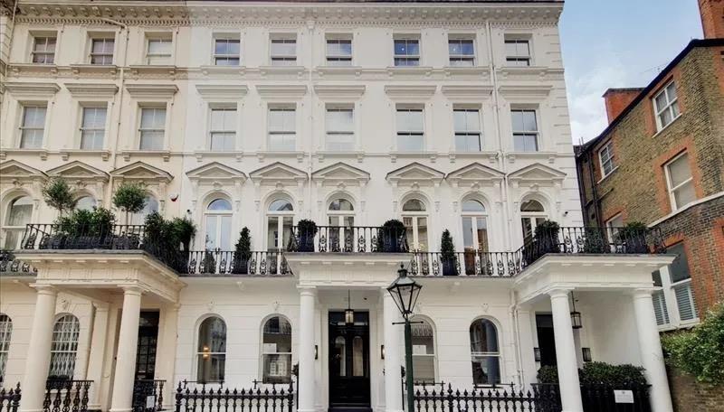 3 bed property in Prince Of Wales Terrace, London
